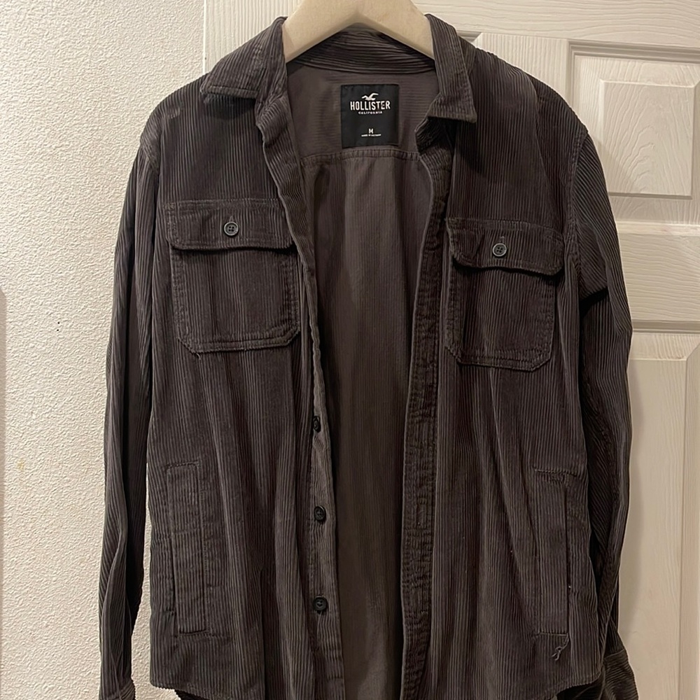 Hollister . Size M .